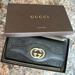 ❤️🔥Gucci Black Leather Wallet with Gold Emblem! OriginalBox Included!
